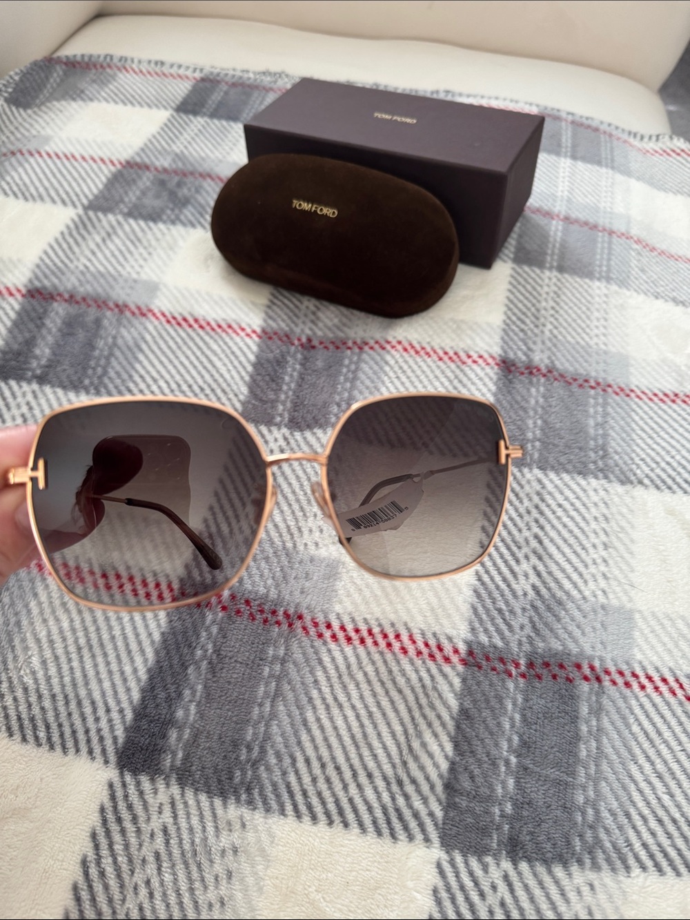 Brand new Tom Ford Women's Rose Gold Frame Sunglasses with Brown Gradient Lenses